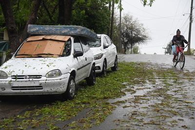 “La piedra cayó en seco”: testimonios de la impresionante granizada que golpeó a varias ciudades cordobesas - La Voz del Interior