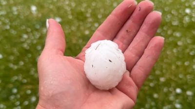 Cayó granizo en Córdoba: Unquillo y Mendiolaza, los más afectados, y rige alerta amarilla por tormentas - Perfil