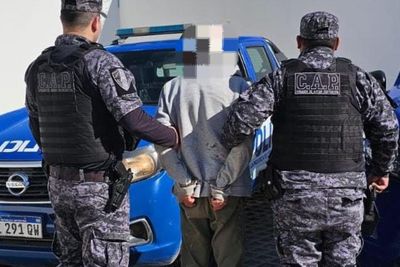 Detienen a un hombre tras intentar ingresar a un local comercial en Unquillo